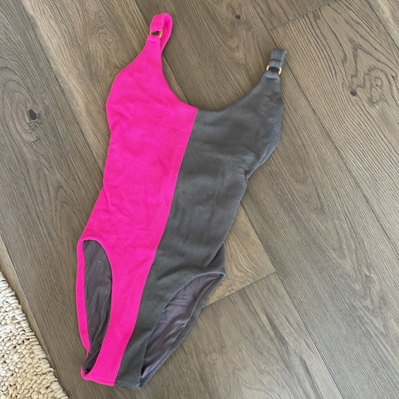 PilyQ one piece color block swimwear SOOO CUTE!! - Picture 2 of 6